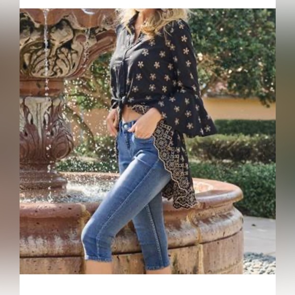 Venus‎ Eyelet High-Low Top EUC Size 2 - Picture 1 of 11